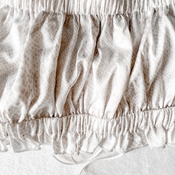 Lioness Blouse - Picture 11 of 16